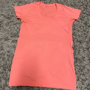 Lululemon swiftly tech short sleeve size 8